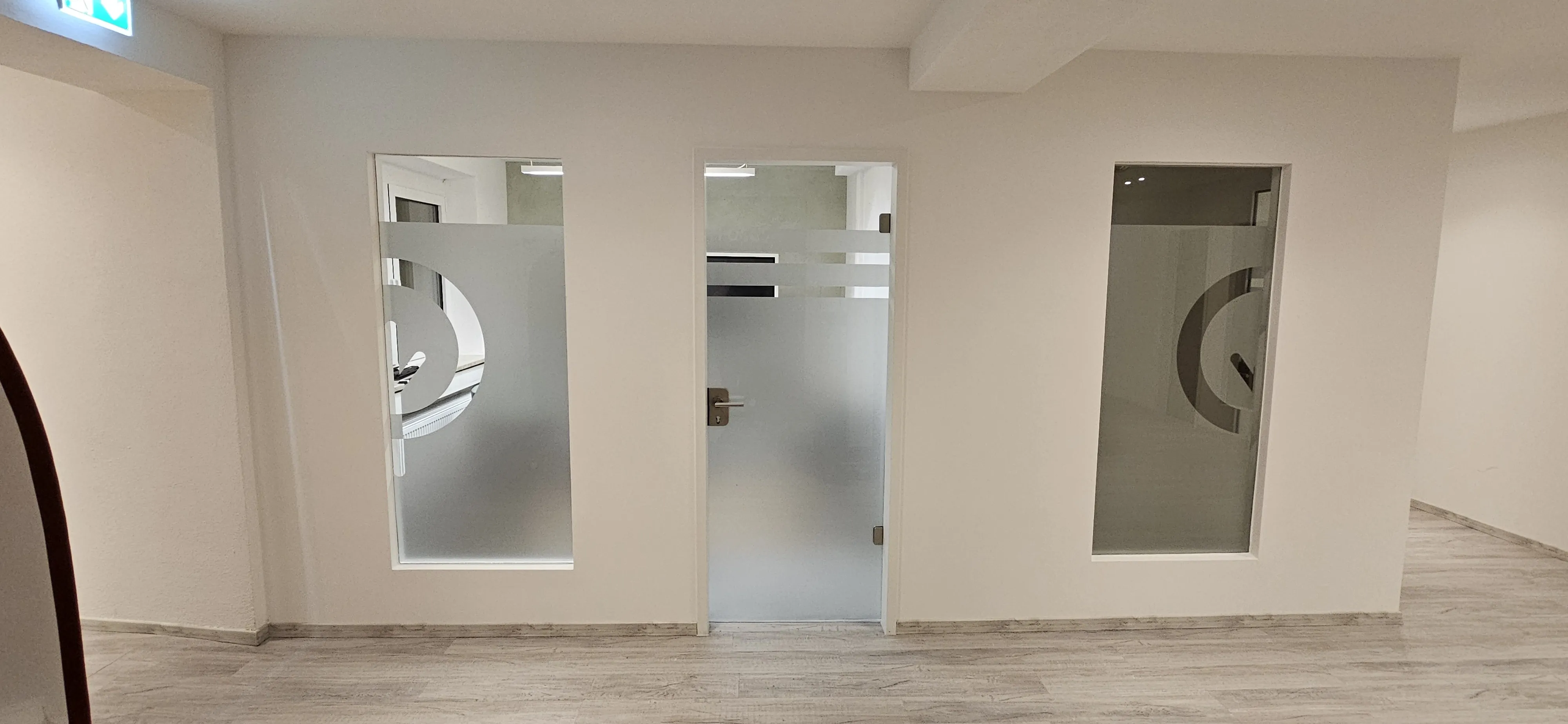 Designfolien und Branding auf Glasflächen