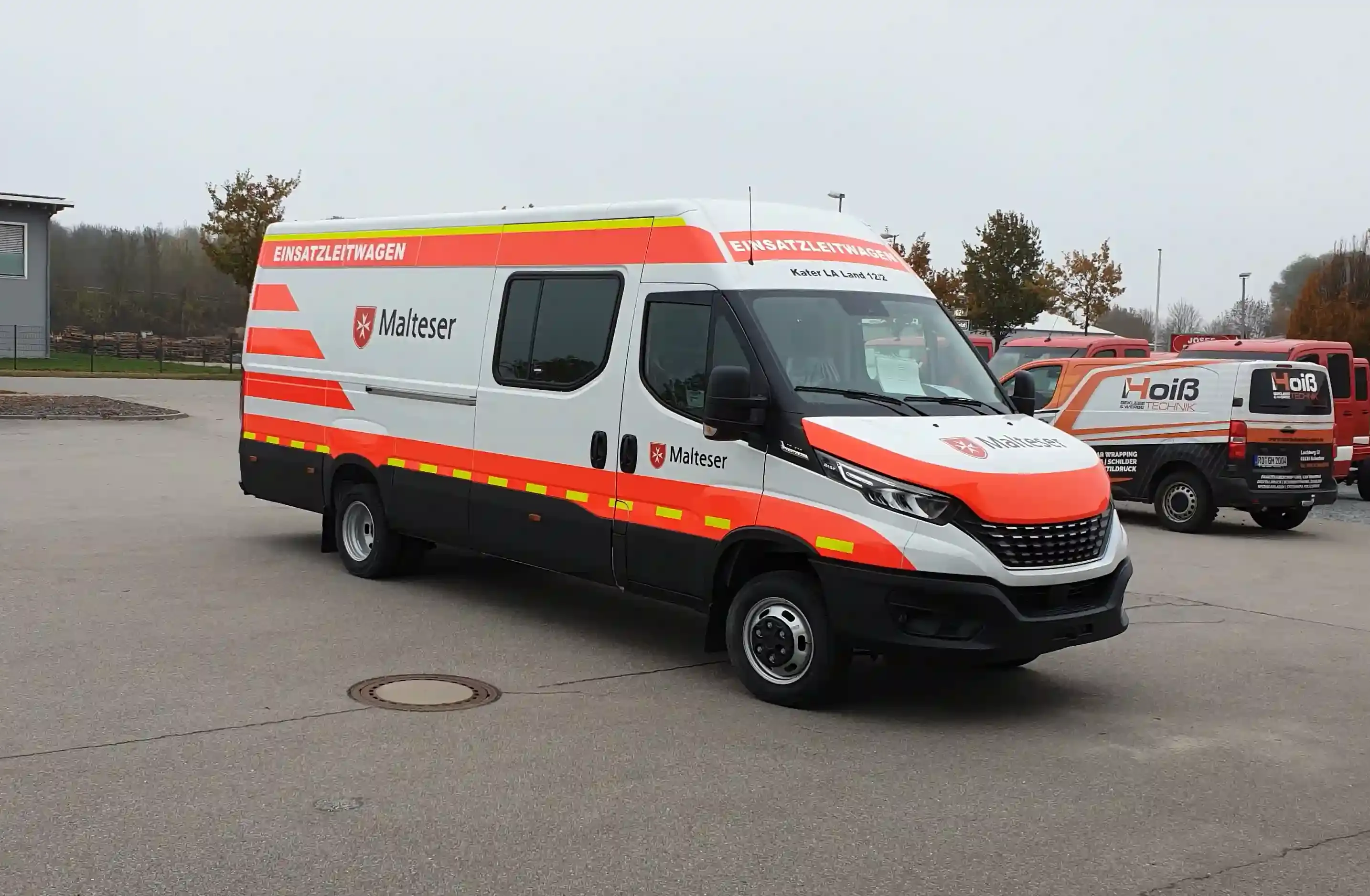 Fahrzeugfolierung Maltester Einsatzfahrzeug - professionelle Beschriftung für Rettungsfahrzeuge