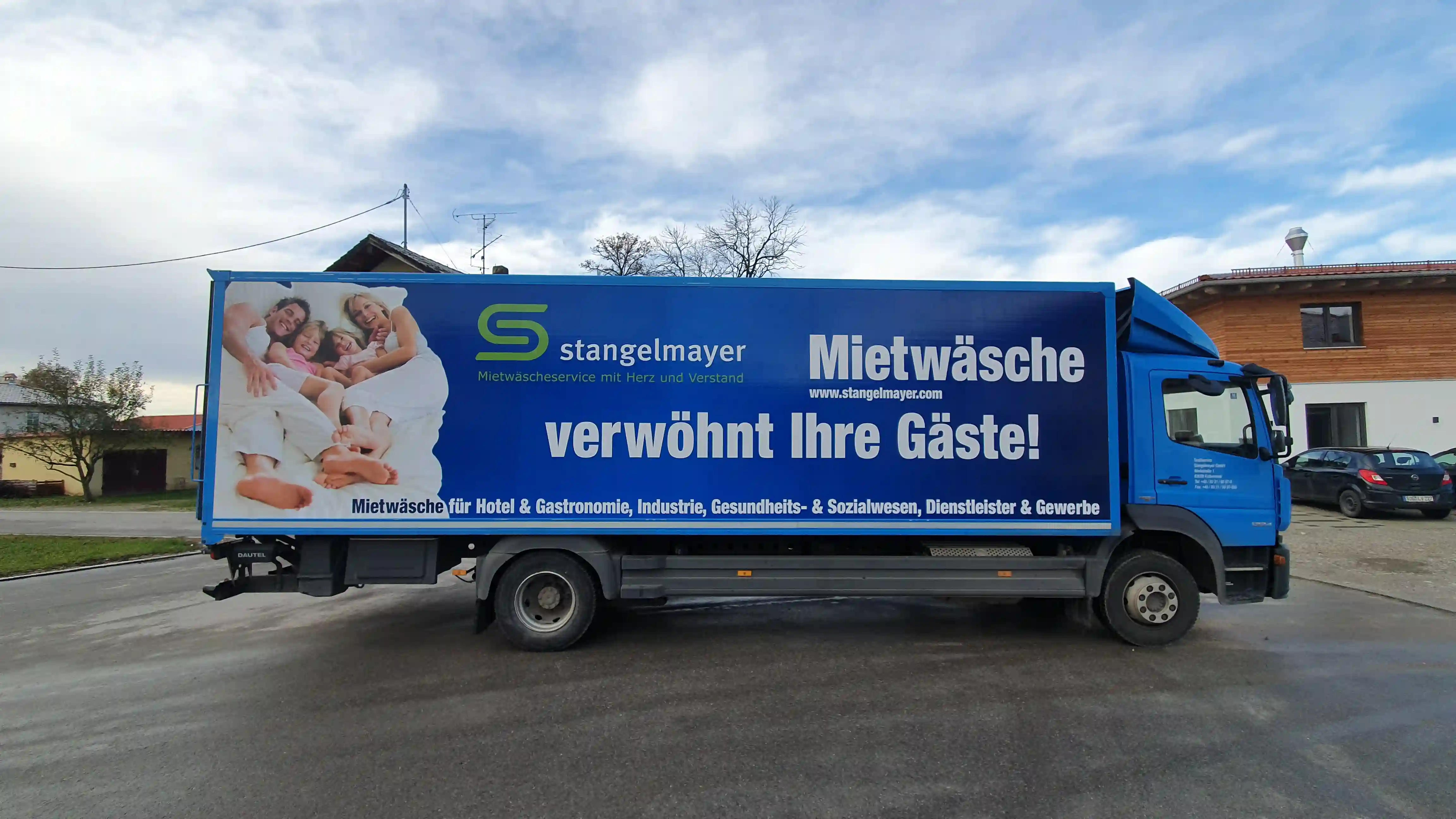 LKW Fahrzeugfolierung Stanglmayer Kolbermoor - großflächige Lastkraftwagen Werbung und Beschriftung