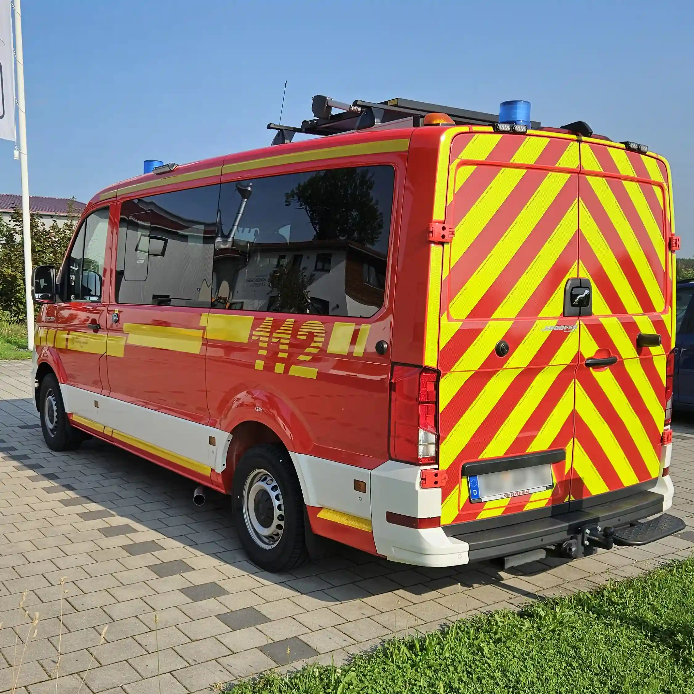 Fahrzeugfolierung für Feuerwehr Einsatzfahrzeug - professionelle Beschriftung von Einsatzfahrzeugen
